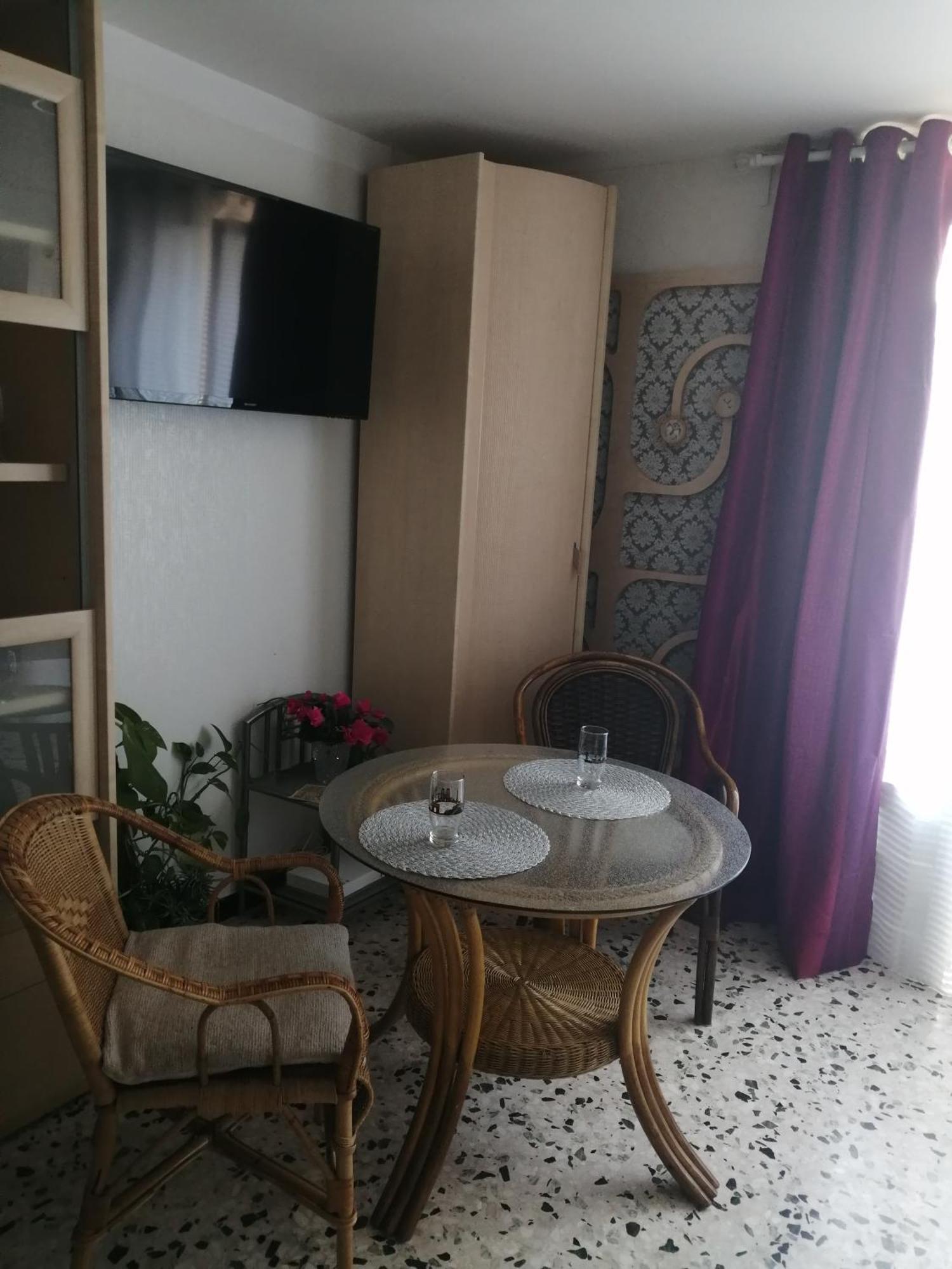 Magnifique Studio Non Fumeur Pres De La Gare Béziers Habitación foto